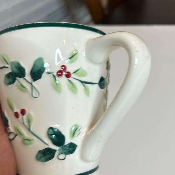 Pfaltzgraff Winterberry Holiday Covered Mug - Picture 5 of 14